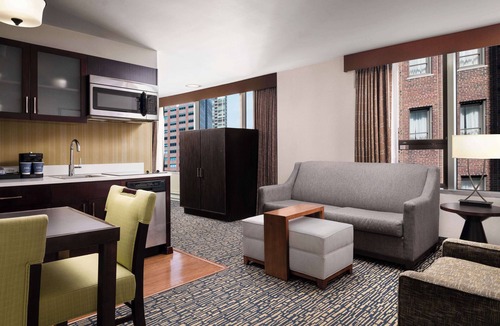 Streeterville Hotel | Homewood Suites by Hilton Chicago Downtown/Magnificent Mile