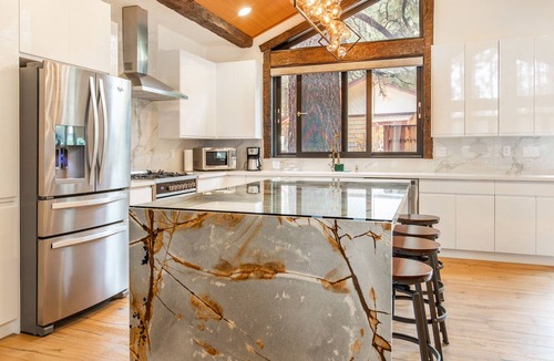 Summit Estates Cabin | Incredible New Lodge walking distance to Snow Summit! Spa!