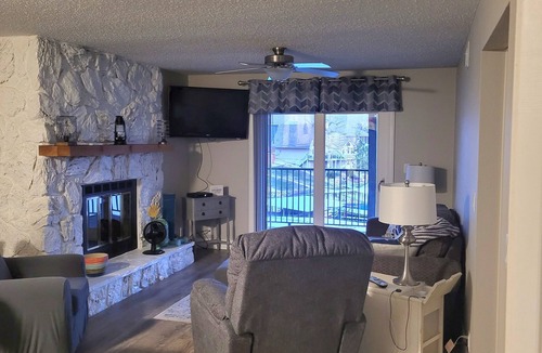Osage Beach Condo | LAKEFRONT End Unit Condo at 3 Seasons @ 21MM