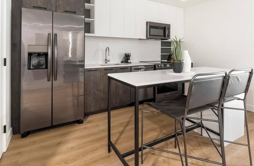Washington Apartment | Landing | Modern Studio, Gym, Rooftop Lounge