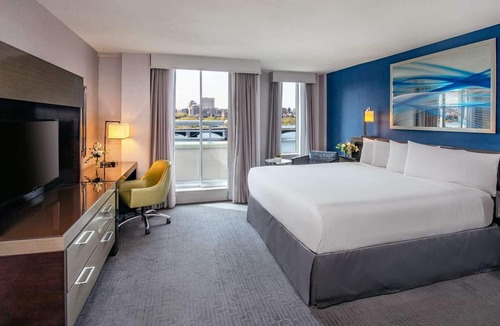 East Cambridge Hotel | Make Your Trip More Enjoyable! w/Indoor Pool, Pets are Allowed Here!