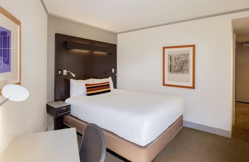 East Cambridge Hotel | Make Your Trip More Enjoyable! w/Indoor Pool, Pets are Allowed Here!