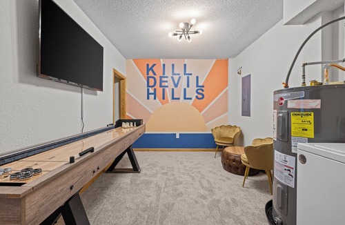 Colington House | Mins to Beach, Hot Tub, Projector, Shuffleboard