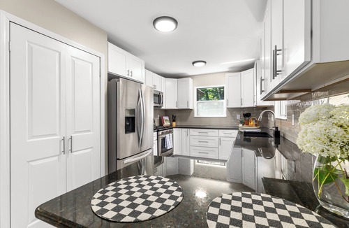Commerce Township House | Modern [3BR/2BA] Family Home in Commerce Township