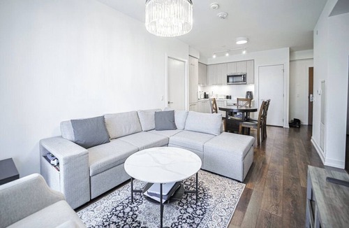 Thornhill Apartment | Modern Toronto Condo (Easy Downtown Access)