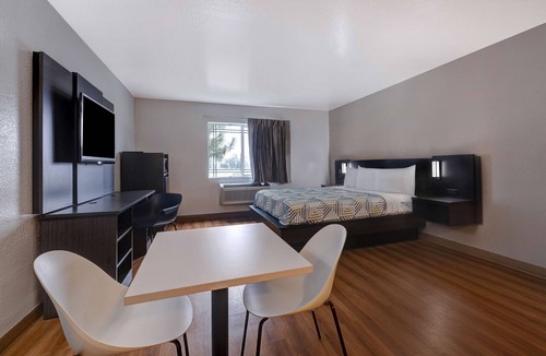 Buttonwillow Hotel | Motel 6 Buttonwillow, CA Central