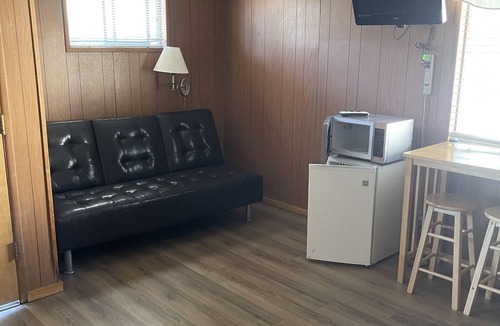 Wrightwood Hotel | Mountain View Cabins