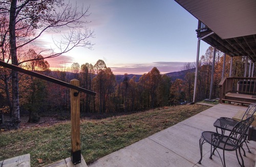 Seven Devils House | New Home! Lower level flat, Sleeps 15, Game Room, Epic Mountain Views