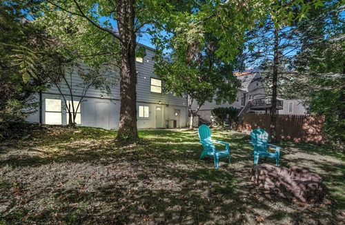 Berea House | NEW King Bed! Firepit and Near CLE, BW, Metroparks
