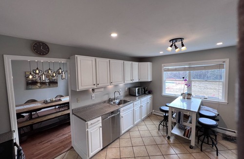 Mattituck House | North Fork Fall Escape - 83° Heated Pool Wineries Apple Picking Greenport