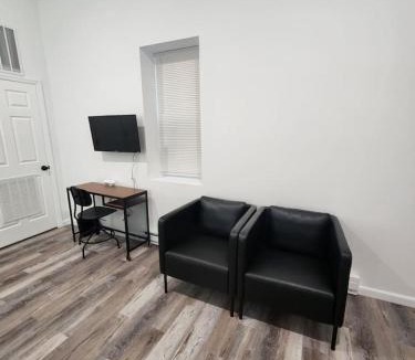 Hackensack Apartment | NYC Bus Train Shops Restaurant HUMC USA Mall