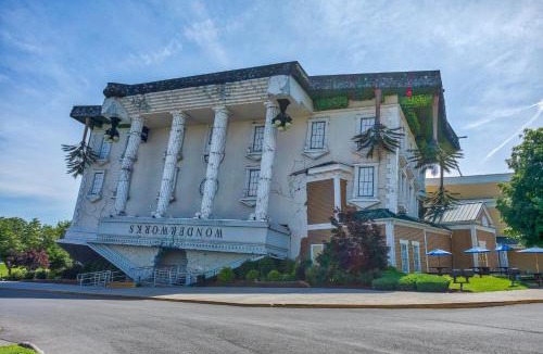 Sevierville House | Panoramic Mountain View Lodge by American Patriot Getaways