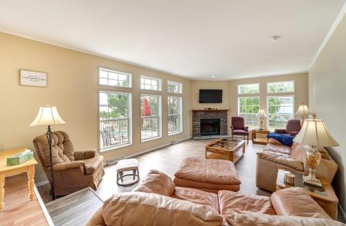 Checotah House | Pet-Friendly Checotah Home w/Deck & Lake Views!