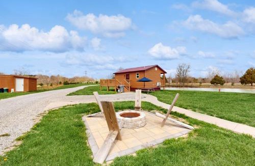Murphysboro Apartment | Pet Friendly! Couples Retreat in Southern Illinois