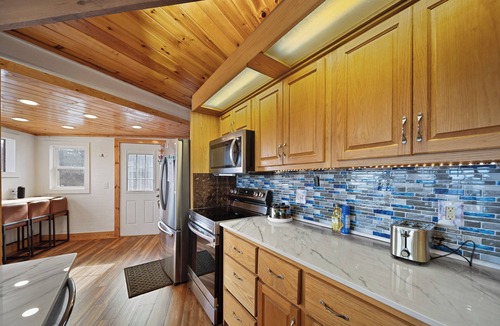 Seven Devils House | Pet-Friendly Seven Devils Home: Huge Views + Hot Tub + Fire Table