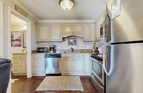 Townsend Apartment | Pool + Riverfront! Couples Retreat in Smoky Mtns