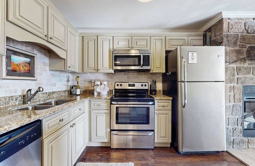Townsend Apartment | Pool + Riverfront! Couples Retreat in Smoky Mtns