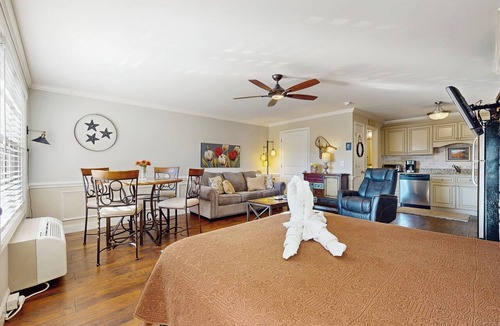 Townsend Apartment | Pool + Riverfront! Couples Retreat in Smoky Mtns