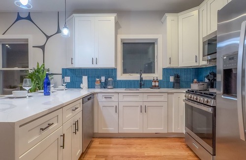 East Newark Apartment | Pristine Pad, Sleep 12, Free parking, 3BRs, 20%OFF