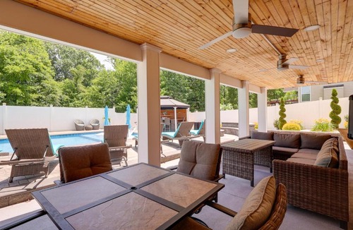 Golts Apartment | Private Deck & Shared Pool: Townsend Apartment