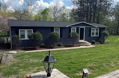 Point Pleasant House | Private Riverfront Retreat-river access, walking/biking path, fire pit