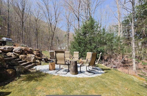 Bartlett House | Private, Spacious, Mountain Retreat on the Ridge