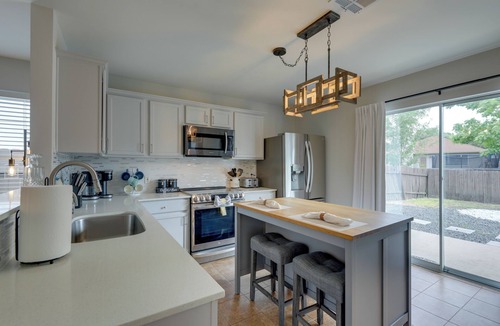 Manor House | Private Yard & Deck! Group-Friendly Haven in Manor
