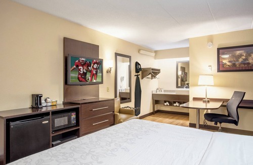 Thurston Hotel | Red Roof Inn PLUS+ Ann Arbor - U of Michigan North