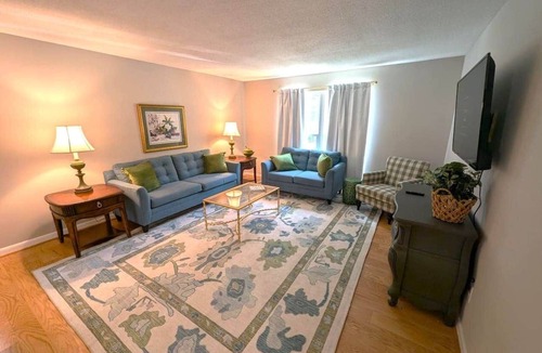 Forest Acres Apartment | Retro Chic Forest Acres Condo
