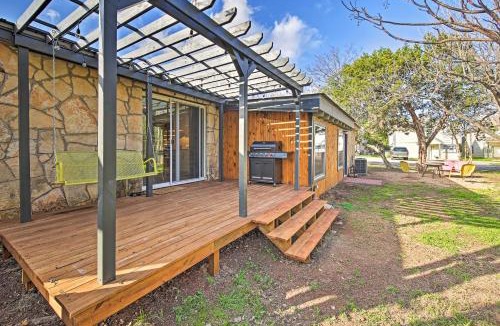 Blanco House | Retro Updated Blanco Abode - Steps to Main Street!