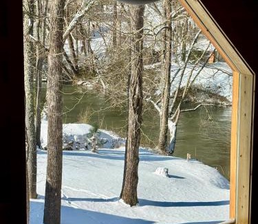 Murphy House | Riverfront Blue Jay Cabin