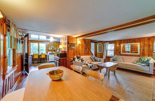 Susquehanna Cabin | Riverfront Hallstead Cabin: Kayaks & Fire Pit!