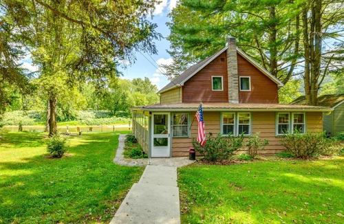 Susquehanna House | Riverfront Hallstead Cabin: Kayaks & Fire Pit!