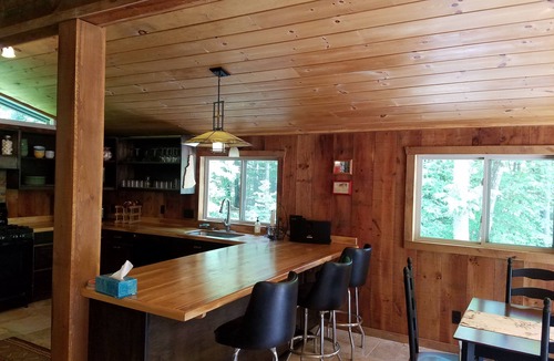 Intervale House | Riverfront vacation, Deck Views and Privacy ! 3 bdrm Riverfront, Pet Friendly!