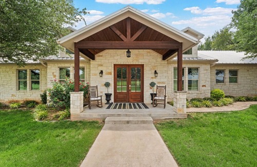 Lacy-Lakeview House | Ruby Dell Ranch - Just 10 mins from downtown Waco!