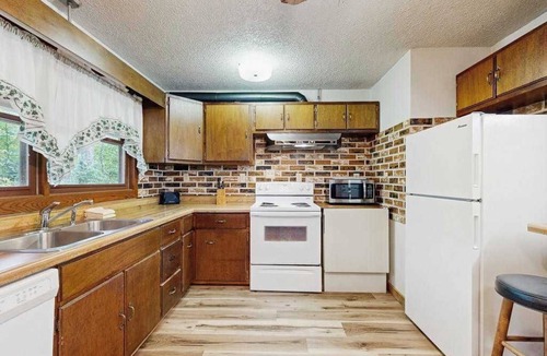 Whittier House | Rustic cabin with deck, picnic table & hot tub - recreation room in basement
