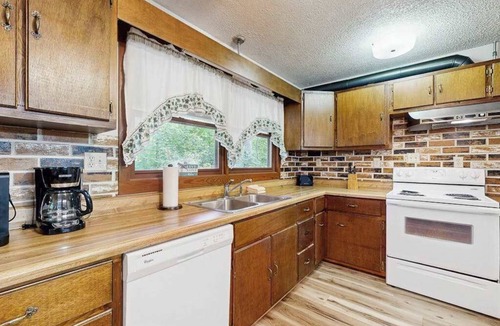 Whittier House | Rustic cabin with deck, picnic table & hot tub - recreation room in basement