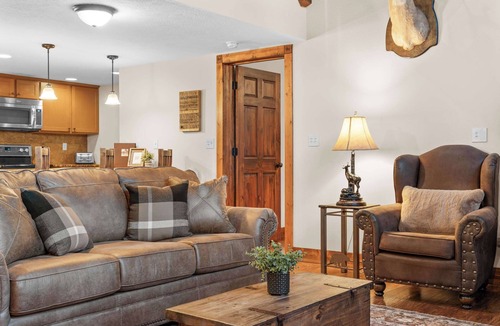 Reeds Spring Cabin | RUSTIC CABIN with 7 Master Suites! By Pool!