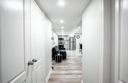 Brampton Bed & Breakfast | SAINT SUITES EXECUTIVE STAY 2B + 1B