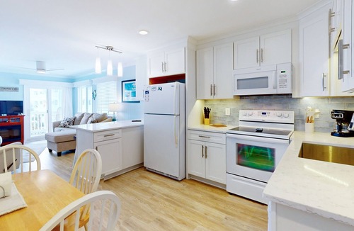 Morehead City Condo | Second-Floor, Ocean View Condo with Balcony, WiFi, Washer/Dryer & Shared Pool