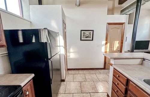 Springfield Apartment | Sleepover | Ideal 2BD/1BA Condo - Downtown SGF