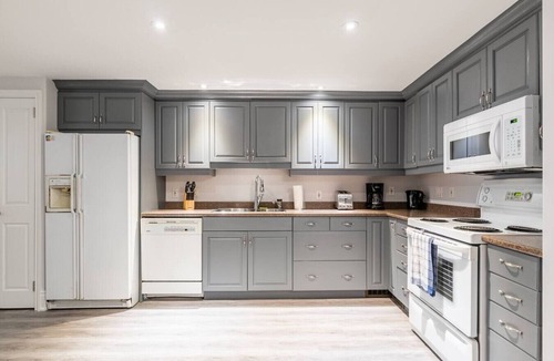 Bloor-Yorkville Apartment | Spacious 1BR Basement Apt with King Size Bed!