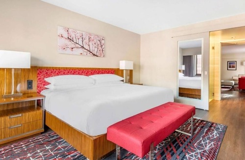 West End Hotel | Spacious 2BR Connecting Suite | Free Breakfast | 3-Min Drive to Dupont Circle
