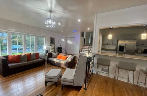 White Oak House | Spacious 5BR for 15 | Pet-Friendly Near DC