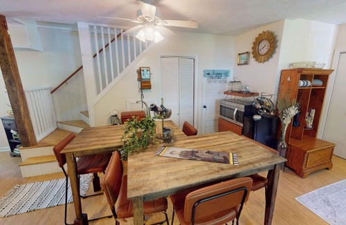 Town of Varick House | Spacious Bungalow with Private Lake Access. Stay with E.V.E