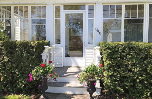 Wellington House | Spacious & Charming Century Home - Wellington