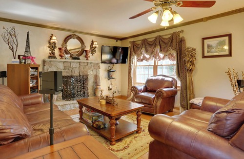 Dingmans Ferry House | Spacious Dingmans Ferry Home w/ Deck & Yard