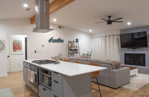 Windsor Hills House | Spacious Modern 3BD/2BA 10-min drive to DT/Domain