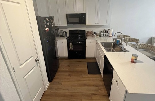 Pflugerville House | Spacious Modern Home w/98” TV + Fast WiFi