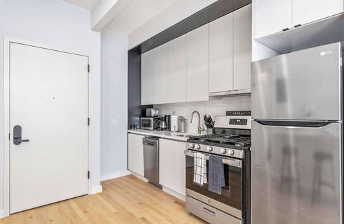 Upper East Side Apartment | Spacious Studio with Charming Juliet Balcony